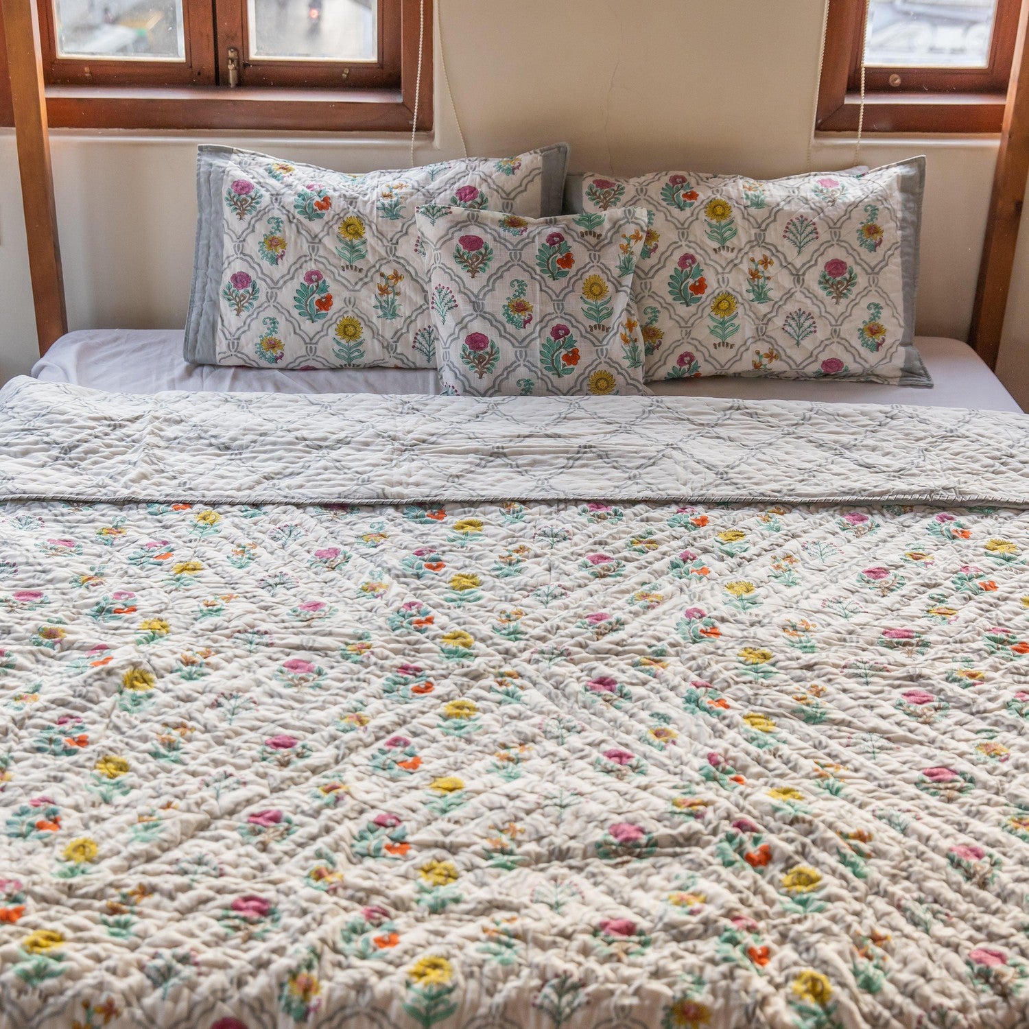 White Mihrab Buti Hand Block Print Cotton Quilt Set - Double Bed Queen ...